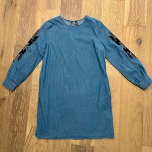 Denim mini size large pocket dress w/ long sleeves and embroidered arms.